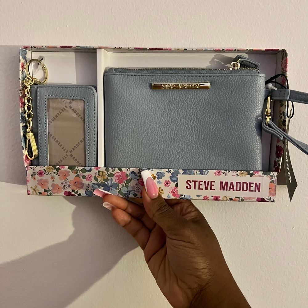 Steven Madden wristlet and small wallet